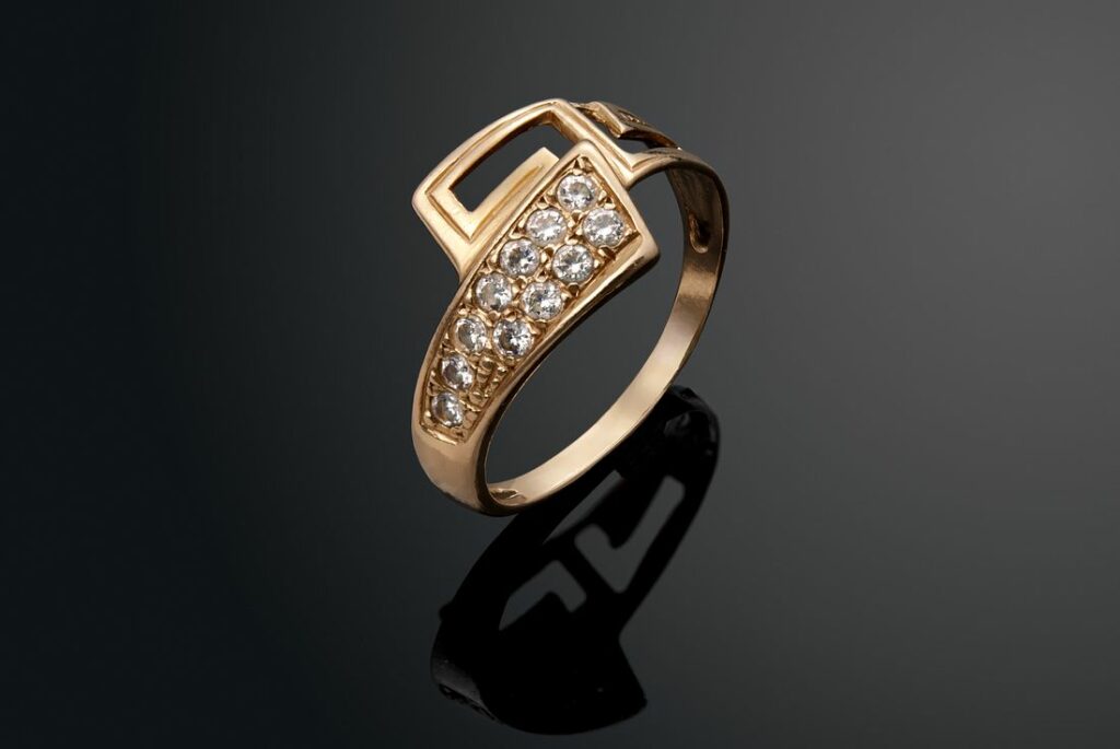 golden-ring-with-diamonds