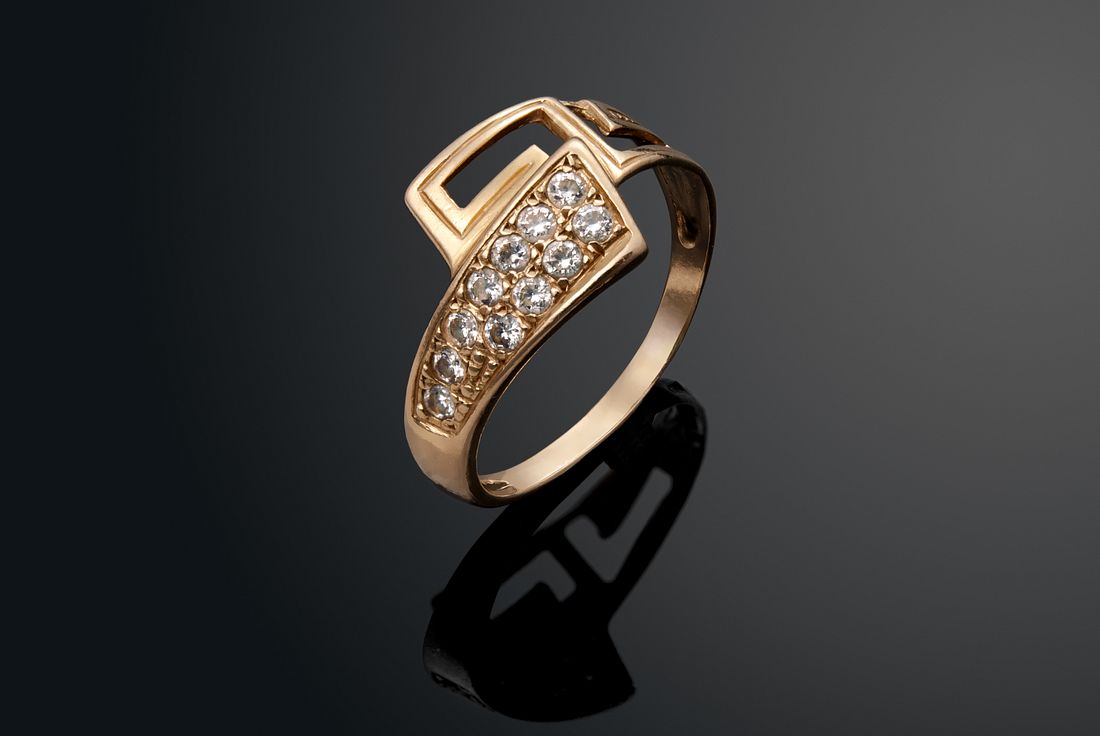 golden-ring-with-diamonds