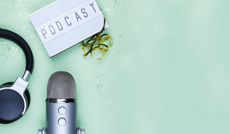 Podcast microphone with headphones
