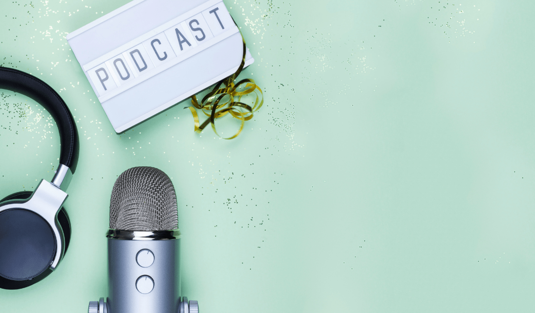 Podcast microphone with headphones